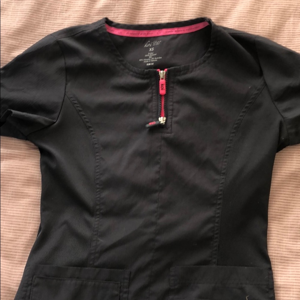 Koi lite scrub top